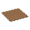 Nawierzchnia sportowa dla psów HD von WARCO im Farbdesign Terakota mit den Abmessungen 1000 x 1000 x 18 mm. Produktfoto von Artikel 3943 in der Aufsicht von schräg vorne.