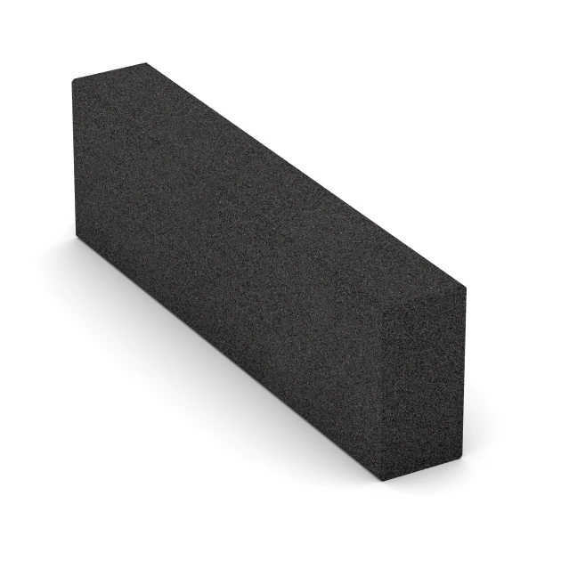 Stopień z granulatu gumowego von WARCO im Farbdesign Antracyt mit den Abmessungen 100 x 30 x 15 cm. Produktfoto von Artikel 7028 in der Aufsicht von schräg vorne.