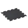 Nawierzchnia Fitness Performance Elite von WARCO im Farbdesign Czerwony lekko nakrapiany mit den Abmessungen 500 x 500 x 10 mm. Produktfoto von Artikel 3765 in der Aufsicht von schräg vorne.