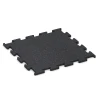 Fitness Performance Elite podłoga sportowa von WARCO im Farbdesign Czerwony lekko nakrapiany mit den Abmessungen 50 x 50 x 1,5 cm | 0,25 m². Produktfoto von Artikel 3769 in der Aufsicht von schräg vorne.