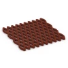 Bezpieczna kratka trawnikowa von WARCO im Farbdesign Czerwony ceglasty mit den Abmessungen 100 x 100 x 4 cm. Produktfoto von Artikel 7010 in der Aufsicht von schräg vorne.