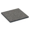 Podłoga na siłownię zewnętrzną von WARCO im Farbdesign Ciemnoszary granit mit den Abmessungen 60 x 60 x 3 cm | 0,36 m². Produktfoto von Artikel 7132 in der Aufsicht von schräg vorne.