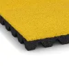 Detailaufnahme der Randausprägung von WARCO-Produkt 0636, Płyta gumowa na plac zabaw, Format 500 x 500 x 45 mm, Farbe Żółty cytrynowy.
