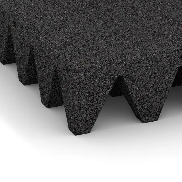 Detailaufnahme der Randausprägung von WARCO-Produkt 0744, Płyta gumowa na plac zabaw, Format 500 x 500 x 100 mm, Farbe Antracyt.