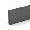 Detailaufnahme der Randausprägung von WARCO-Produkt 2595, Krawężnik gumowy, Format 100 × 5 × 25 cm, Farbe Szary łupkowy.