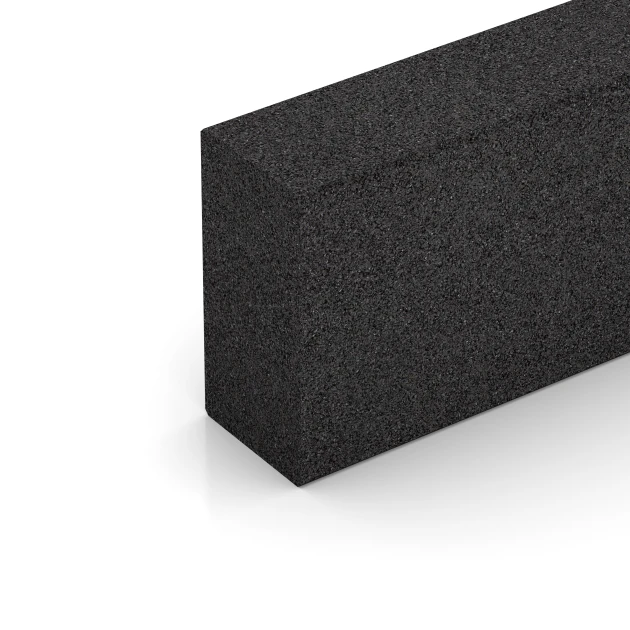 Detailaufnahme der Randausprägung von WARCO-Produkt 7028, Stopień z granulatu gumowego, Format 100 x 30 x 15 cm, Farbe Antracyt.