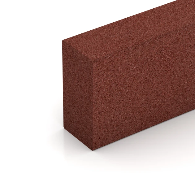 Detailaufnahme der Randausprägung von WARCO-Produkt 7029, Stopień z granulatu gumowego, Format 100 x 30 x 15 cm, Farbe Czerwony ceglasty.