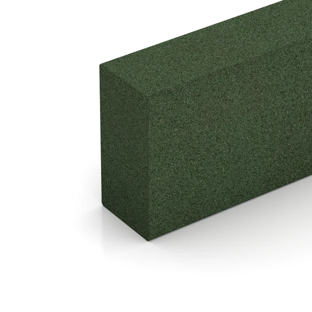 Detailaufnahme der Randausprägung von WARCO-Produkt 7030, Stopień z granulatu gumowego, Format 100 x 30 x 15 cm, Farbe Zielony trawiasty.