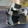 Detailaufnahme der Randausprägung von WARCO-Produkt 0010, ALLESDICHT – Gumowa powłoka prosto z wiadra, Format 11 kg, Farbe Czerwonobrązowy.