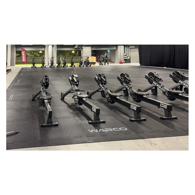 Detailaufnahme der Randausprägung von WARCO-Produkt 6191, Podłoga na wynajem Fitness Performance Elite, Format 15 × 20 m | 300 m², Farbe Antracyt.