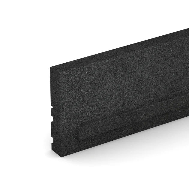 Detailaufnahme der Randausprägung von WARCO-Produkt 3784, Krawężnik gumowy elastyczny, Format 100 × 5 × 25 cm, Farbe Antracyt.