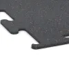 Detailaufnahme der Randausprägung von WARCO-Produkt 3753, Nawierzchnia Fitness Performance Elite, Format 1000 x 1000 x 10 mm, Farbe Czerwony lekko nakrapiany.