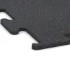 Detailaufnahme der Randausprägung von WARCO-Produkt 3769, Nawierzchnia Fitness Performance Elite, Format 500 x 500 x 15 mm, Farbe Czerwony lekko nakrapiany.