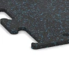 Detailaufnahme der Randausprägung von WARCO-Produkt 3770, Fitness Performance Elite Nawierzchnia Treningowa, Format 50 x 50 x 1,5 cm | 0,25 m², Farbe Niebiesko lekko nakrapiany.