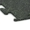 Detailaufnahme der Randausprägung von WARCO-Produkt 3771, Nawierzchnia Fitness Performance Elite, Format 500 x 500 x 15 mm, Farbe Zielony lekko nakrapiany.