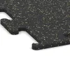 Detailaufnahme der Randausprägung von WARCO-Produkt 3768, Nawierzchnia Fitness Performance Elite, Format 500 x 500 x 15 mm, Farbe Żółty lekko nakrapiany.