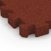 Detailaufnahme der Randausprägung von WARCO-Produkt 6310, Płyta puzzle na plac zabaw, Format 50 x 50 x 6 cm | 0,25 m², Farbe Czerwony ceglasty.