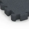 Detailaufnahme der Randausprägung von WARCO-Produkt 6408, Płyta amortyzująca – 220 cm, Format 50 x 50 x 6 cm | 0,25 m², Farbe Szary łupkowy.