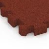Detailaufnahme der Randausprägung von WARCO-Produkt 6402, Płyta amortyzująca – 190 cm, Format 50 x 50 x 5 cm | 0,25 m², Farbe Czerwony ceglasty.