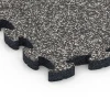 Detailaufnahme der Randausprägung von WARCO-Produkt 6931, Mata puzzle na plac zabaw, Format 44,6 x 44,6 × 2,8 cm, Farbe Ciemnoszary granit.