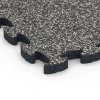 Detailaufnahme der Randausprägung von WARCO-Produkt 6949, Płyty na boisko, Format 44,6 x 44,6 × 2,8 cm, Farbe Ciemnoszary granit.