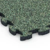Detailaufnahme der Randausprägung von WARCO-Produkt 6816, Płytki balkonowe kamienne klik, Format 28,9 x 28,9 x 1,8 cm, Farbe Trawnik angielski.
