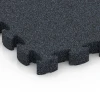 Detailaufnahme der Randausprägung von WARCO-Produkt 6959, Fitness Premium podłoga sportowa, Format 28,9 x 28,9 x 2,8 cm, Farbe Antracyt.