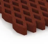 Detailaufnahme der Randausprägung von WARCO-Produkt 7013, Bezpieczna kratka trawnikowa, Format 100 × 100 × 8 cm, Farbe Czerwony ceglasty.