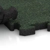 Großaufnahme vom Verbindungssystem von WARCO-Boden 4004 - Nawierzchnia dla psów im Farbdesign Trawnik angielski. Abmessungen 500 x 500 x 40 mm.