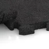 Großaufnahme vom Verbindungssystem von WARCO-Boden 3653 - Mata do padoku im Farbdesign Antracyt. Abmessungen 500 x 500 x 40 mm.