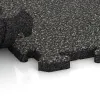 Großaufnahme vom Verbindungssystem von WARCO-Boden 3212 - Nawierzchnia na place zabaw im Farbdesign Ciemny granit. Abmessungen 1000 x 1000 x 30 mm.