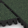 Großaufnahme vom Verbindungssystem von WARCO-Boden 5365 - Płyta gumowa na plac zabaw im Farbdesign Angielski trawnik. Abmessungen 500 x 500 x 80 mm.