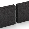 Großaufnahme vom Verbindungssystem von WARCO-Boden 2596 - Krawężnik gumowy im Farbdesign Antracyt. Abmessungen 100 × 5 × 25 cm.