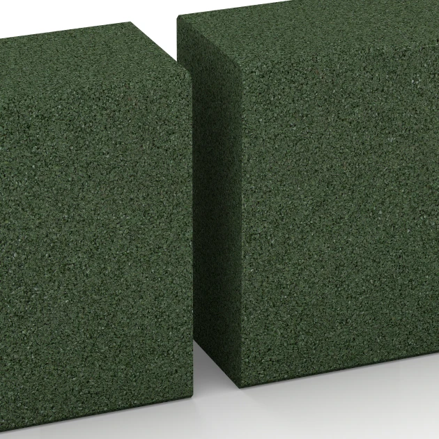 Großaufnahme vom Verbindungssystem von WARCO-Boden 7030 - Stopień z granulatu gumowego im Farbdesign Zielony trawiasty. Abmessungen 100 x 30 x 15 cm.