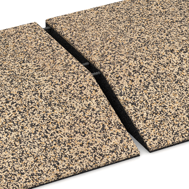 Großaufnahme vom Verbindungssystem von WARCO-Boden 3810 - Płyta obrzeżowa (bok w kszałcie klina) im Farbdesign Trawertyn. Abmessungen 500 x 500 x 100 mm.