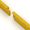 Großaufnahme vom Verbindungssystem von WARCO-Boden 4288 - Listwa przypodłogowa im Farbdesign Żółty cytrynowy. Abmessungen 750 x 80 x 20 mm.