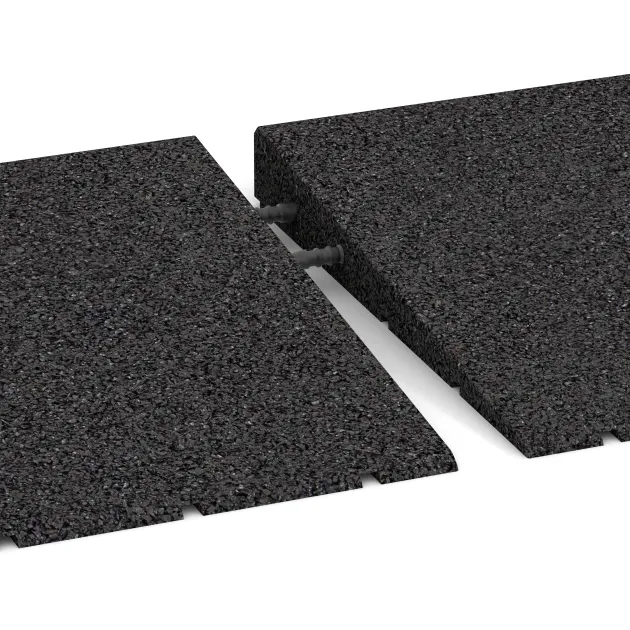 Großaufnahme vom Verbindungssystem von WARCO-Boden 2428 - Rampa progowa 75 cm im Farbdesign Antracyt. Abmessungen 750 x 300 x 40/8 mm.