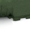 Großaufnahme vom Verbindungssystem von WARCO-Boden 1406 - Nawierzchnia Fitness Płyty Gumowe Classic im Farbdesign Zielony trawiasty. Abmessungen 500 x 500 x 40 mm.