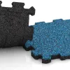 Großaufnahme vom Verbindungssystem von WARCO-Boden 5432 - Płytka schodowa im Farbdesign Atlantyk. Abmessungen 306 x 306 x 20 mm.