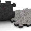 Großaufnahme vom Verbindungssystem von WARCO-Boden 5440 - Płytka schodowa im Farbdesign Szary melanż. Abmessungen 306 x 306 x 20 mm.