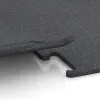 Großaufnahme vom Verbindungssystem von WARCO-Boden 3769 - Nawierzchnia Fitness Performance Elite im Farbdesign Czerwony lekko nakrapiany. Abmessungen 500 x 500 x 15 mm.