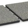 Großaufnahme vom Verbindungssystem von WARCO-Boden 6414 - Płyta amortyzująca – 90 cm im Farbdesign Szary granit. Abmessungen 50 x 50 x 3 cm | 0,25 m².