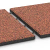 Großaufnahme vom Verbindungssystem von WARCO-Boden 6358 - Płyta tarasowa Classic im Farbdesign Etna. Abmessungen 50 x 50 x 3 cm | 0,25 m².