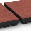 Großaufnahme vom Verbindungssystem von WARCO-Boden 6296 - Płyty amortyzujące im Farbdesign Czerwony pomidorowy. Abmessungen 50 x 50 x 7 cm.