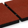 Großaufnahme vom Verbindungssystem von WARCO-Boden 6266 - Płyta amortyzująca – 180 cm im Farbdesign Czerwony ceglasty. Abmessungen 50 x 50 x 6 cm.