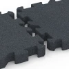Großaufnahme vom Verbindungssystem von WARCO-Boden 6319 - Płyta puzzle na plac zabaw im Farbdesign Szary łupkowy. Abmessungen 50 x 50 x 6 cm | 0,25 m².
