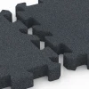 Großaufnahme vom Verbindungssystem von WARCO-Boden 6317 - Płyta puzzle na plac zabaw im Farbdesign Szary łupkowy. Abmessungen 50 x 50 x 5 cm | 0,25 m².