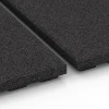 Großaufnahme vom Verbindungssystem von WARCO-Boden 6387 - Mata stajenna Luksus im Farbdesign Antracyt. Abmessungen 100 x 100 x 4,5 cm | 1,00 m².