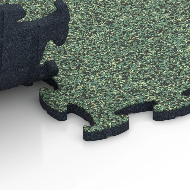 Großaufnahme vom Verbindungssystem von WARCO-Boden 6861 - Fitness Max Floor System im Farbdesign Trawnik angielski. Abmessungen 44,6 x 44,6 x 1,8 cm.