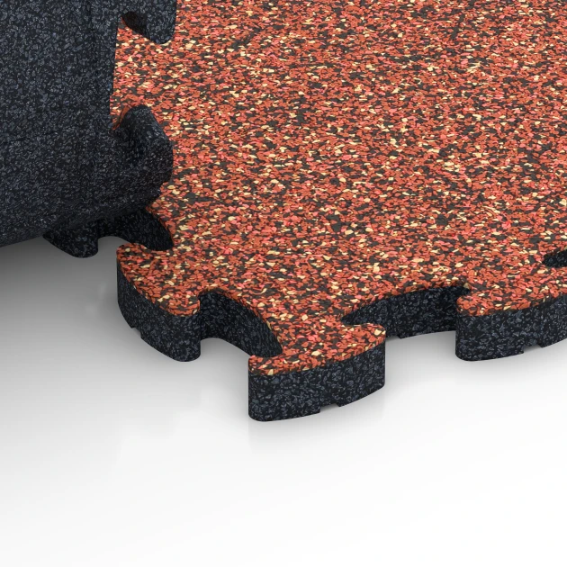 Großaufnahme vom Verbindungssystem von WARCO-Boden 6935 - Mata puzzle na plac zabaw im Farbdesign Etna. Abmessungen 44,6 x 44,6 × 2,8 cm.